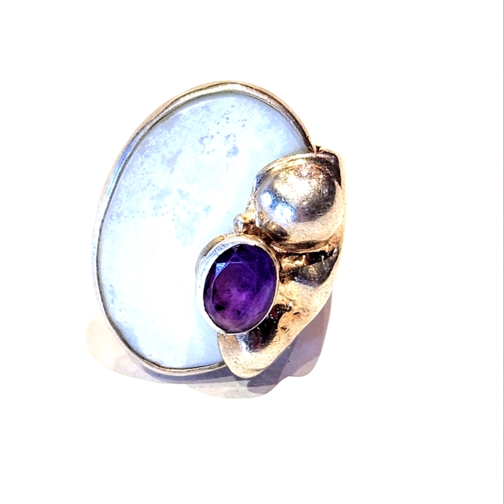 Vintage 1960's original amethyst and mother of pearl oval 925 ring. Size 7.75
